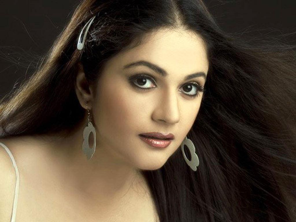 Gracy Singh Wallpapers