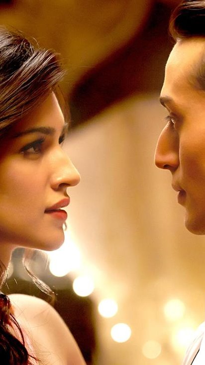 Heropanti 2 Review ft. Tiger Shroff, Tara Sutaria, & Nawazuddin Siddiqui:  It's ZEROPANTI!