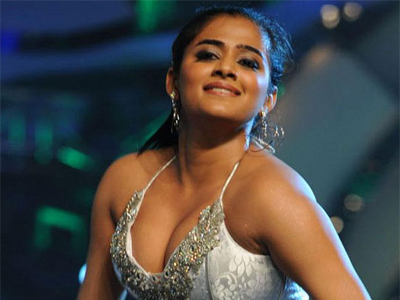 Priyamani Sex - Priyamani to do item number in Chennai Express | Indya101.com